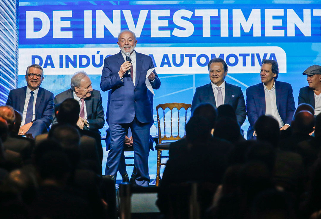 Foto: Banco de Imagens Lula reforça estímulo à indústria automotiva, que investirá R$ 125 bi no Brasil até 2033