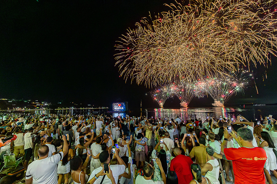 Foto: Bernardo Gomes/Maricá Maricá recebe 2025 com grande queima de fogos