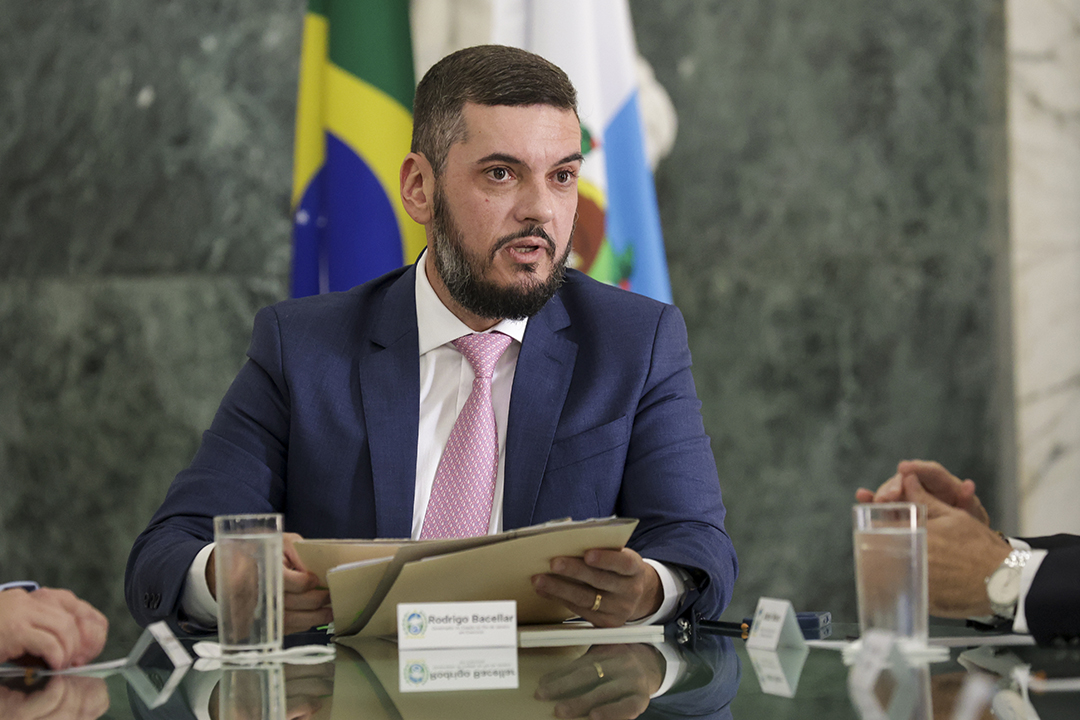 Foto: Rafael Campos/GOVRJ Bacellar sanciona lei que dispensa pagamento antecipado de taxa judiciária em cobrança de honorários