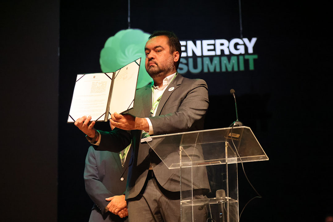 Foto: Marcelo Regua/GOVRJ Cláudio Castro assina decretos para estimular a geração de energia limpa e a transição energética
