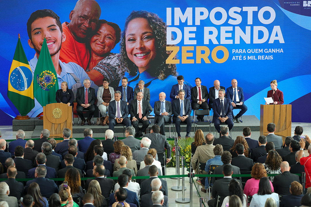 Foto: Fábio Rodrigues Pozzebom/Agência Brasil Lula sanciona isenção do IR para quem ganha até R$ 5 mil