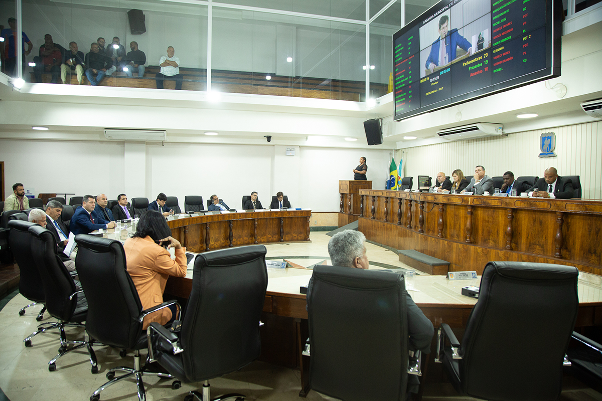 Foto: Art Vídeo/Victor Hugo Câmara de Duque de Caxias debate cobrança indevida de esgoto e reajuste de servidores