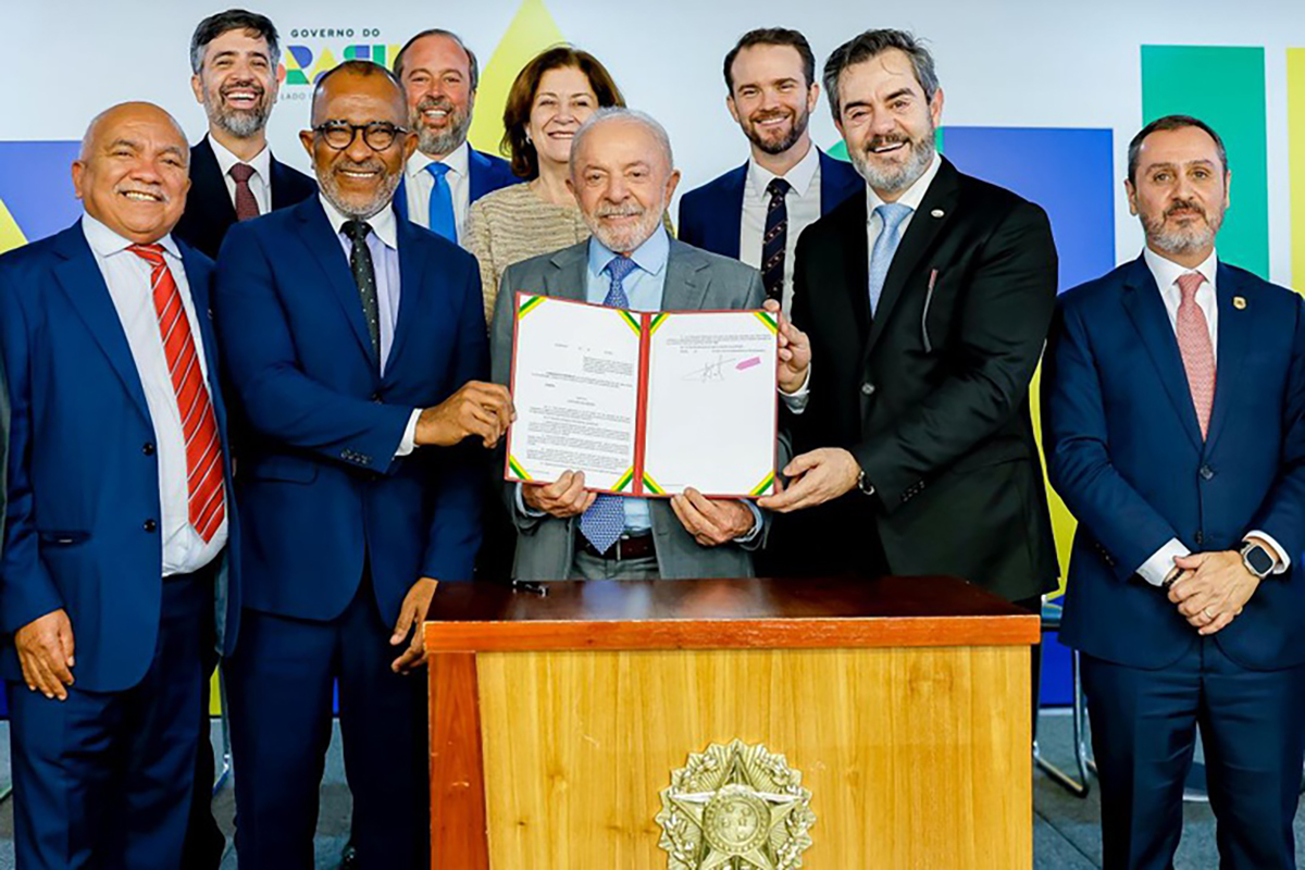 Lula assina decreto que regulamenta Estatuto da Segurança Privada: "Estabelecimento da dignidade profissional"