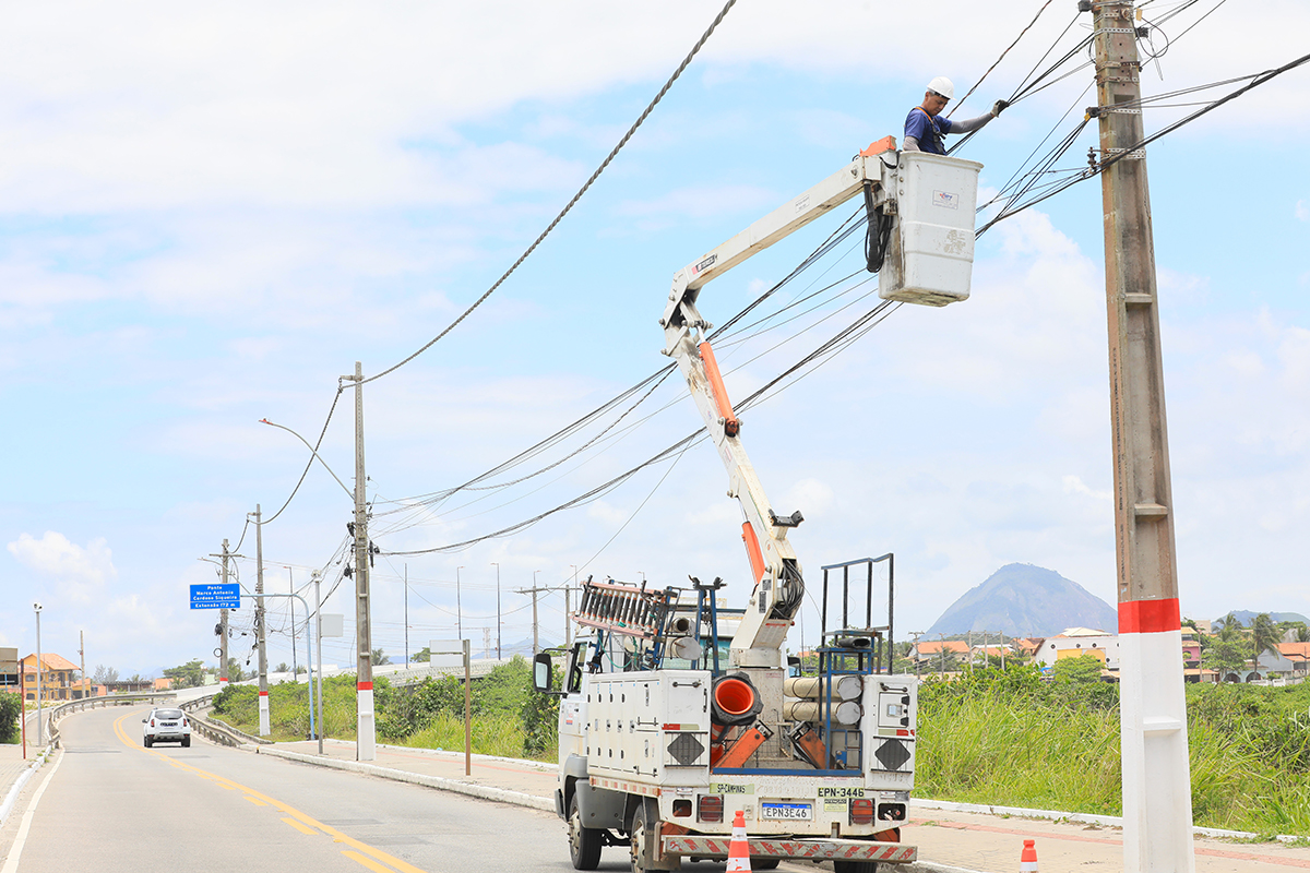 Foto: Divulgação/Maricá Maricá remove 15 toneladas de fios sem uso e melhorar aspecto visual das vias