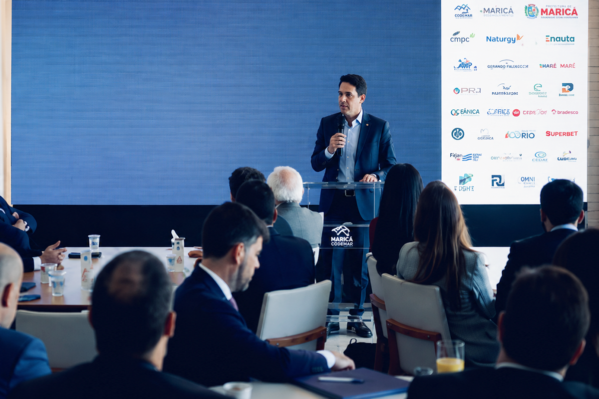 Maricá apresenta expansão de aeroporto e bolsas de aviação para jovens em Brasília
