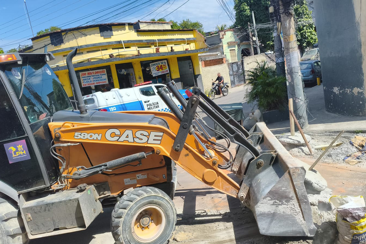 Foto: Furquim Mendes PM retira barricadas de três comunidades em Duque de Caxias após denúncia de parlamentar