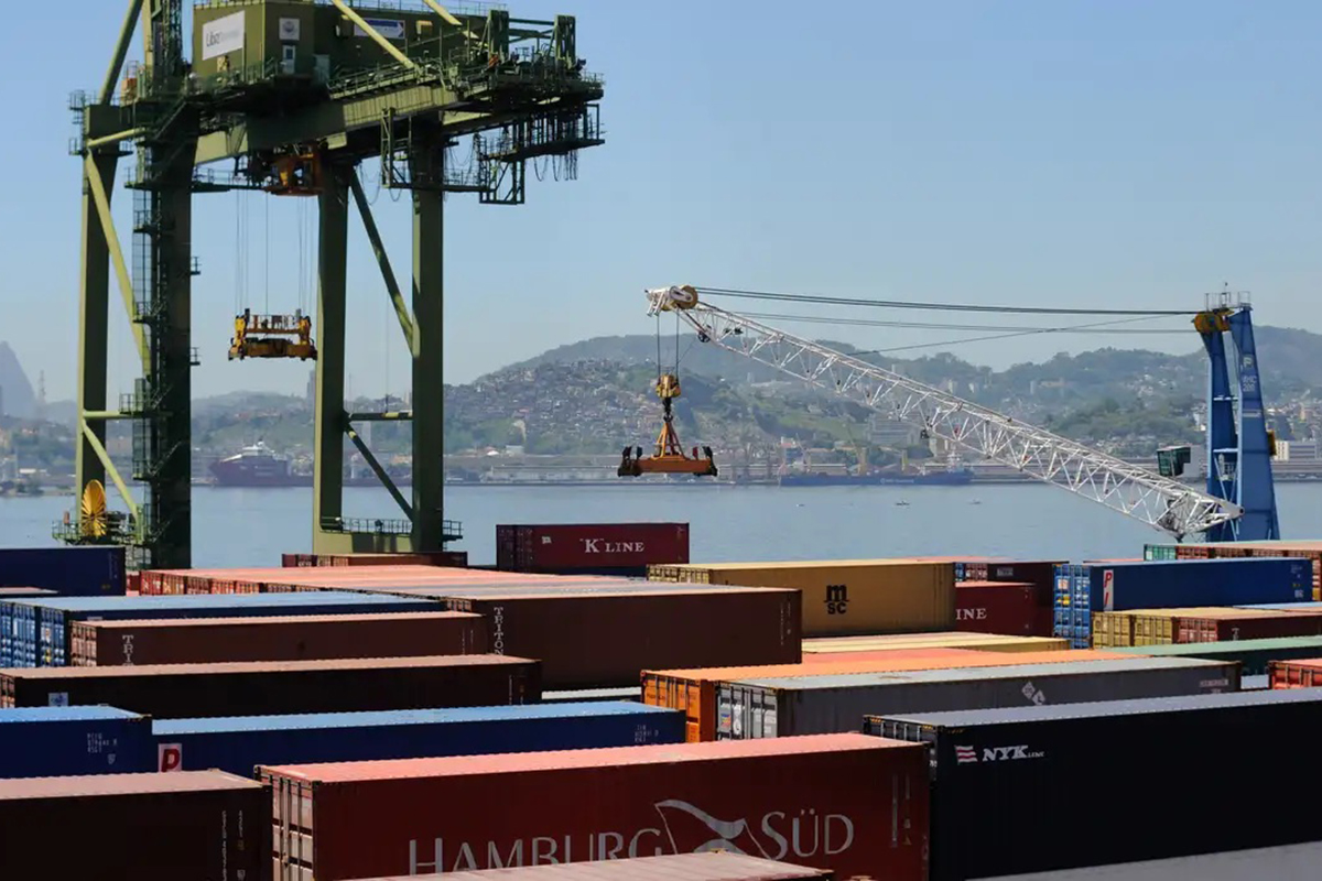 Balança comercial registra superávit de US$ 7,4 bilhões em agosto impulsionado por commodities