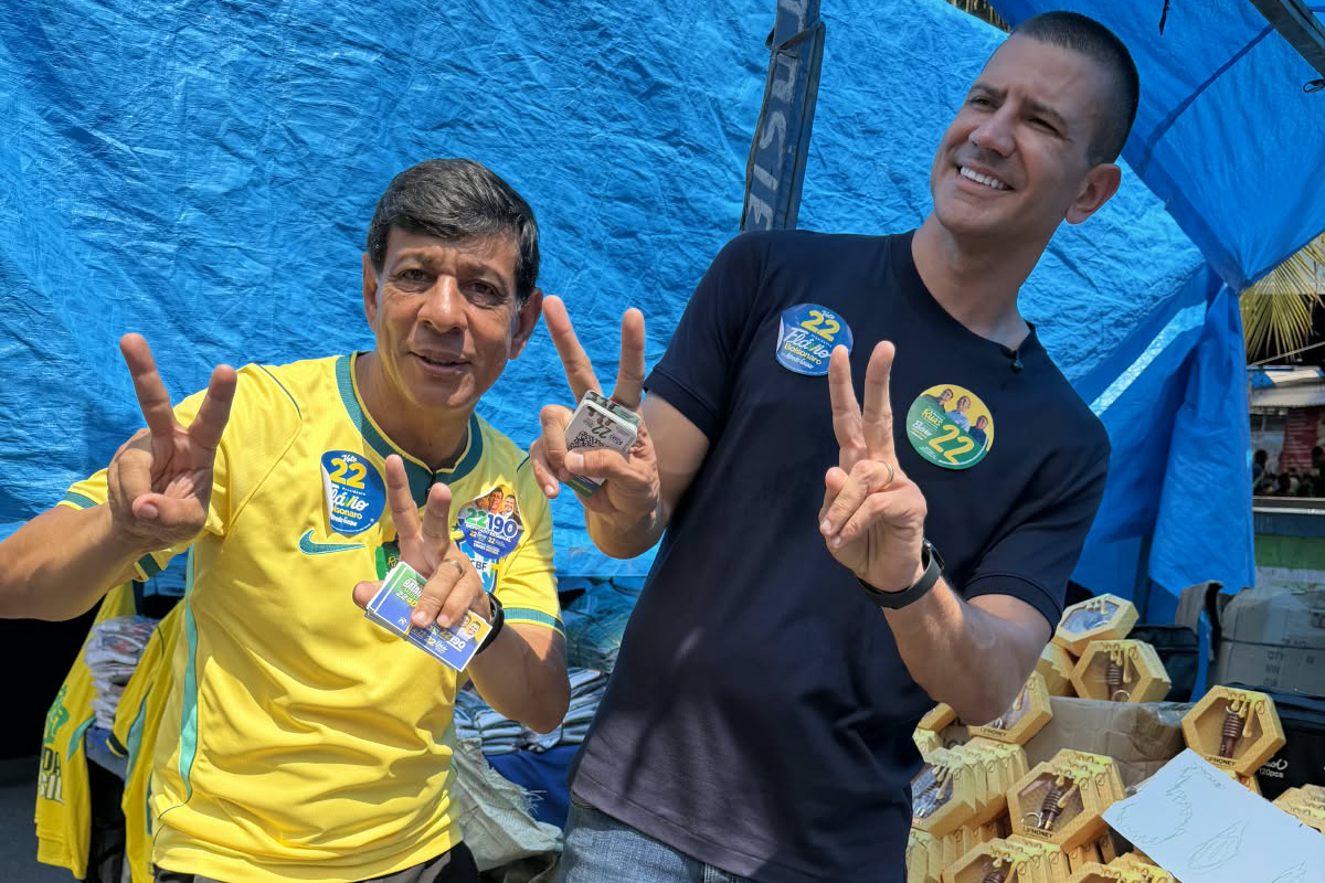 Foto: Bárbara Satana Douglas Ruas volta a feira em Caxias ao lado do presidente do partido, Marcelo Dino