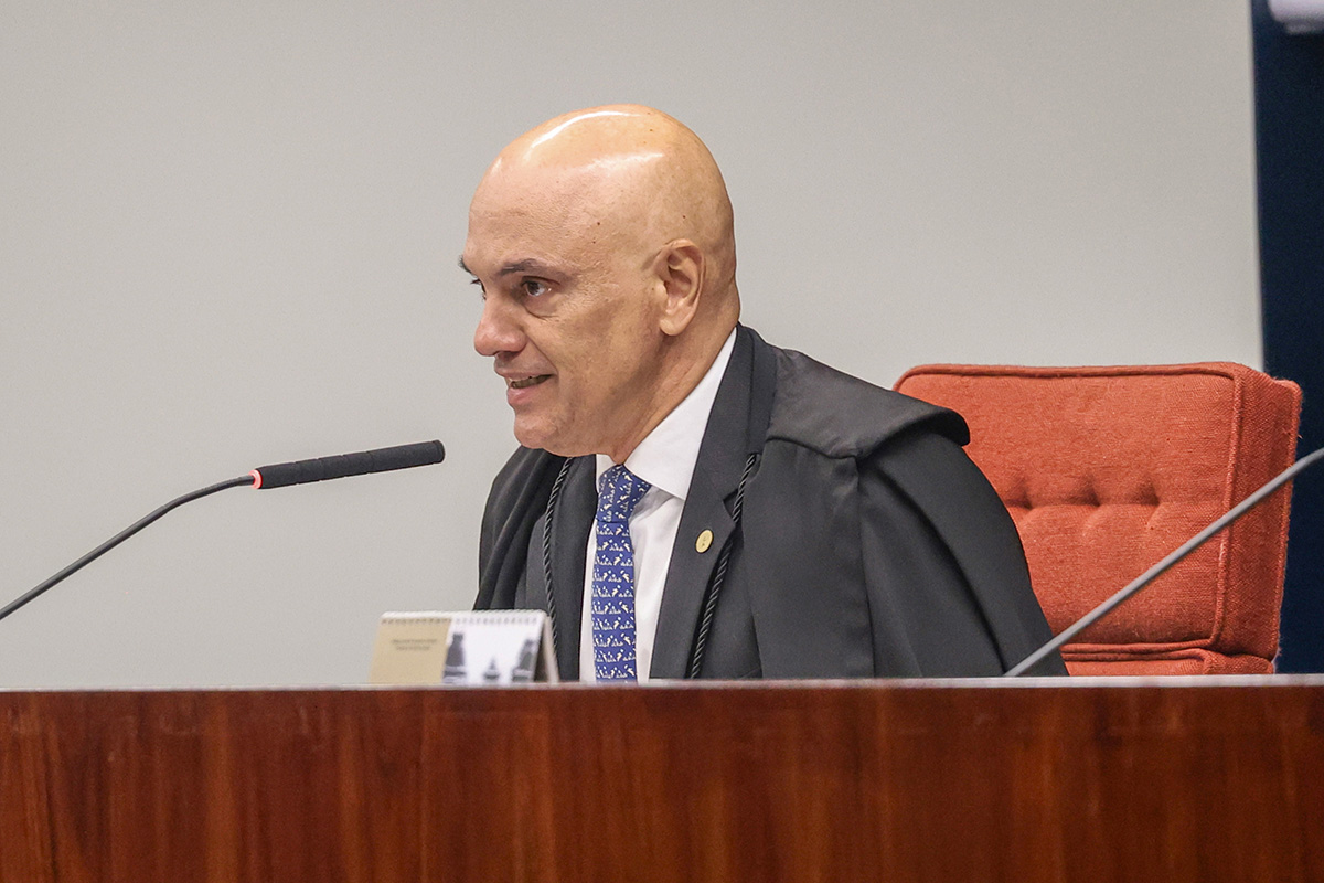 Foto: Valter Campanato/Agência Brasil Moraes manda Flávio entregar passaporte e o proíbe de deixar o país